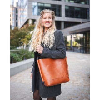 👜 Ta Laura se nám teda pěkně vybarvila.. Co zas provedla?? 👜 No, doslova se vybarvila. Kolekce Laura je jedna z našich...